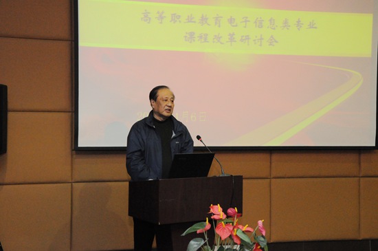 1492412373625768.jpg 电子类课改研讨会2.jpg