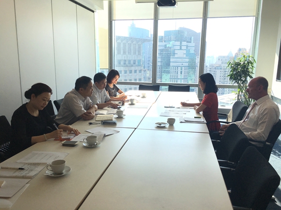 1472889510874276.jpg 曹书记走访德商会_副本.jpg