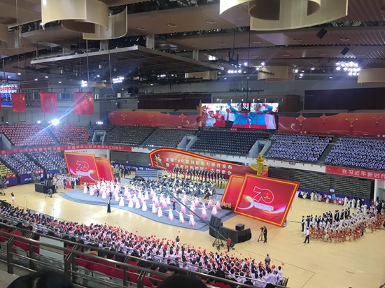 1569732340687042.jpg 1大合唱-会场.jpg