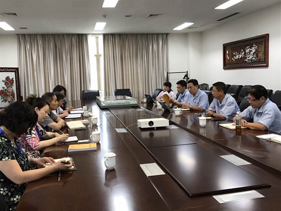 1503905357971442.jpg 曹书记走访村田1_副本.jpg