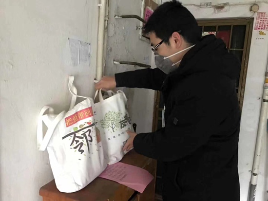 1581468242301189.jpg 3庄桥社区志愿者刘国营(居民菜篮子代购)_副本.jpg
