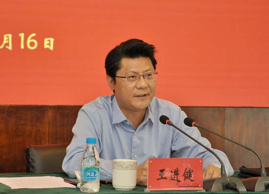1王进建书记作报告_副本.jpg