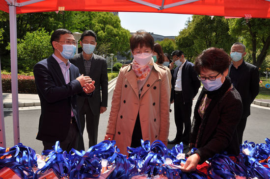 1587688324376255.jpg 1复学曹玉梅(报到接待点).jpg